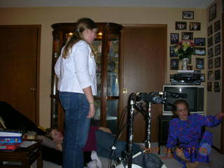 380 64e. - Elle, Betsy